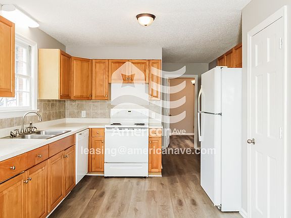 1573_005_wm_-_kitchen_13602040.jpg