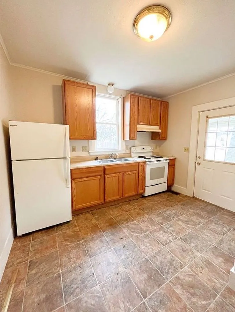 Ground Floor, Studio Apartment — Photo 4