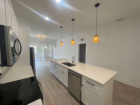 5th image of 2511 W Beach St