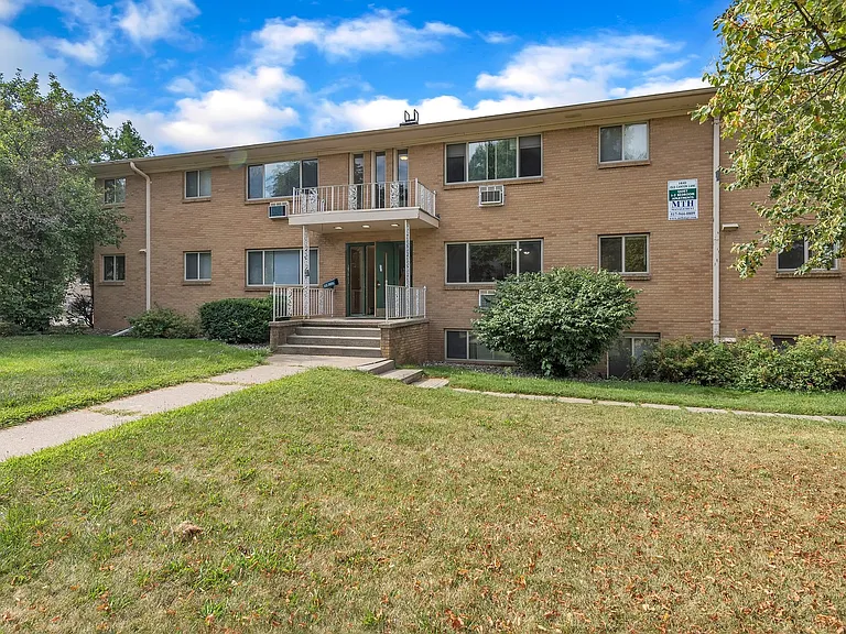 1410 Old Canton Ln — Photo 3