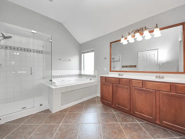 18403 Sierra Falls Ct — Photo 8