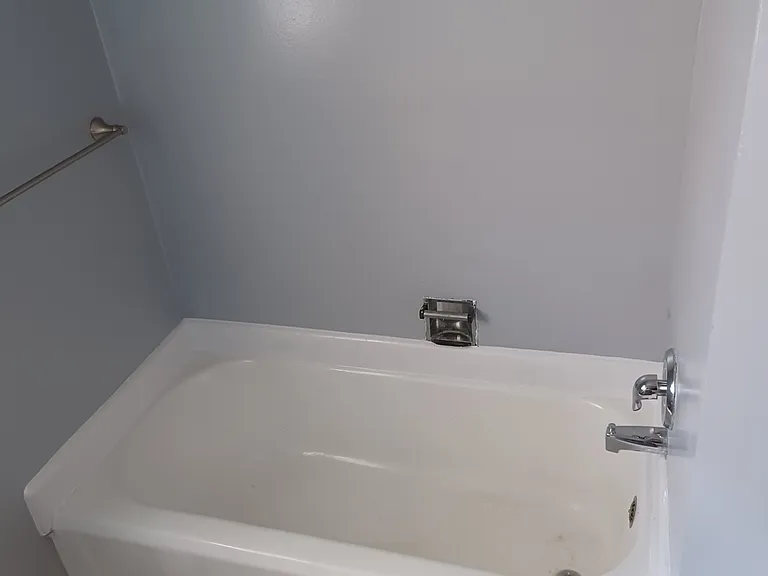 Charleston Apartments — Photo 15