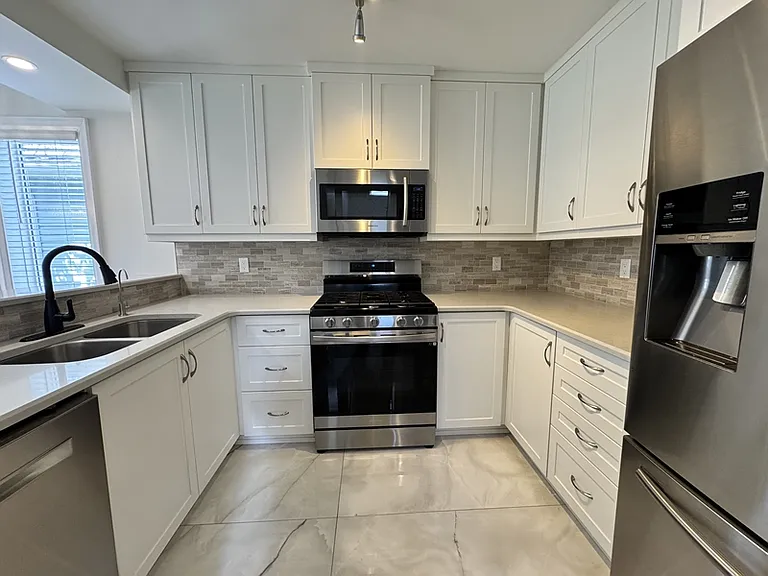 212 Churchland Dr — Photo 9