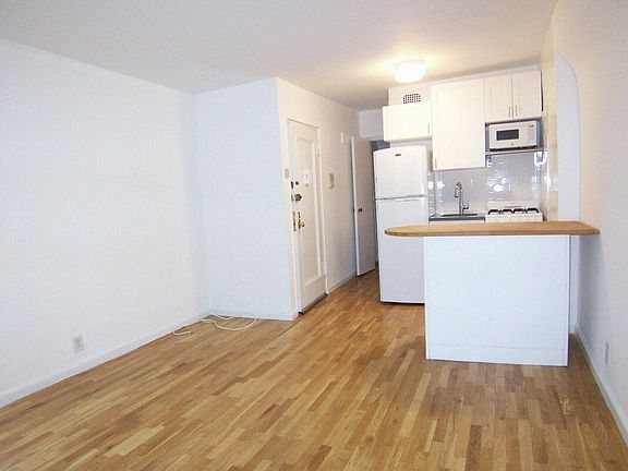 2nd image of 441 W 49th St #4ER