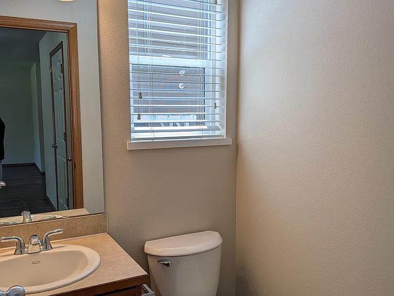 Main floor 1/2 Guest bathroom