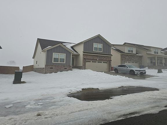 3rd image of 813 Macon Ln