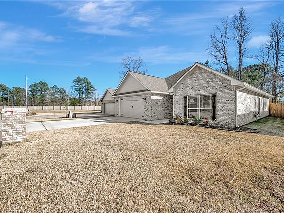 3rd image of 404 Saddle Trail Drive