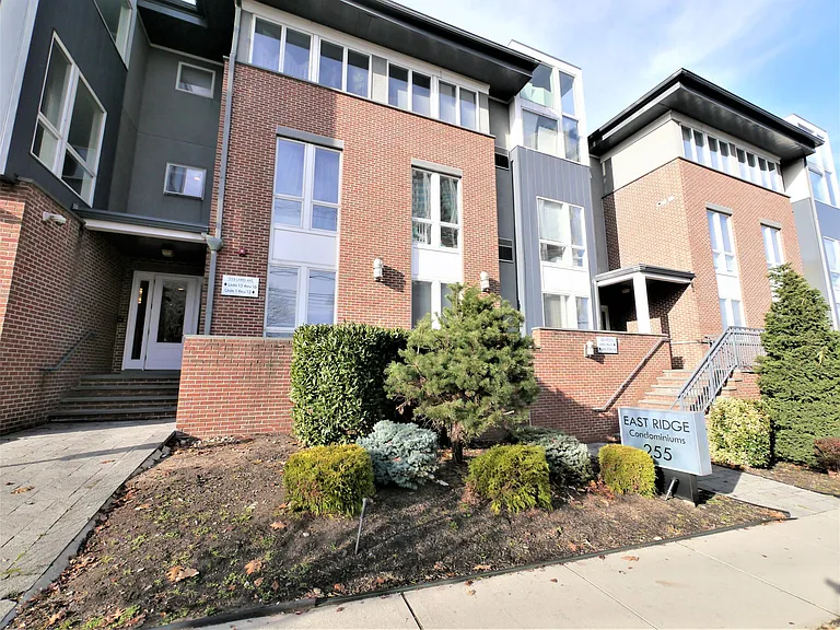 255 Laird Ave #15 — Photo 34