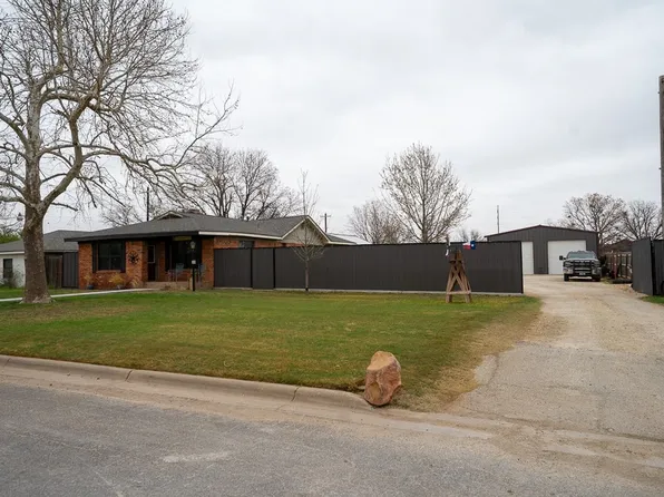 455 5th St, Hawley, TX 79525