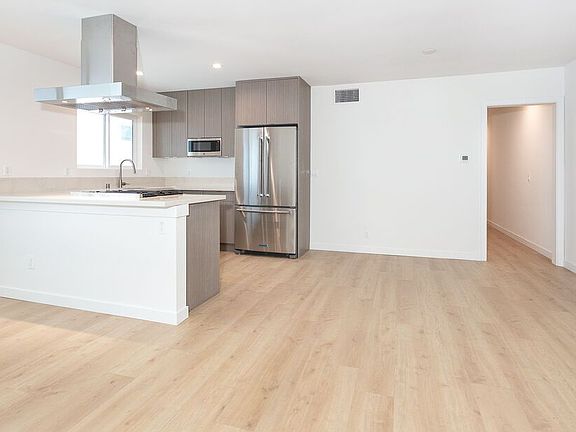 2nd image of 955 N Croft Ave APT 5