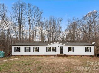 1193 Peppertree Dr, Mount Holly, NC 28120