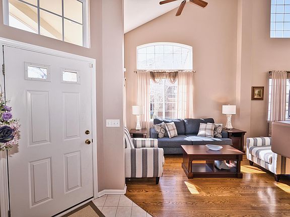 3rd image of 950 Orchard Pond Ct