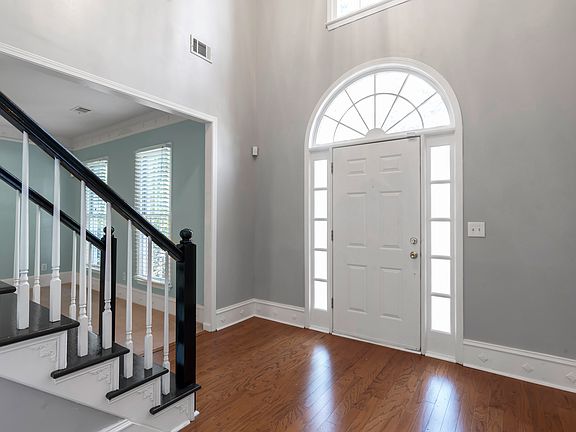 4th image of 935 McKendree Park Ln