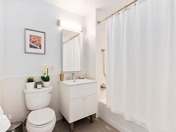 4th image of 1320 Fulton St #503