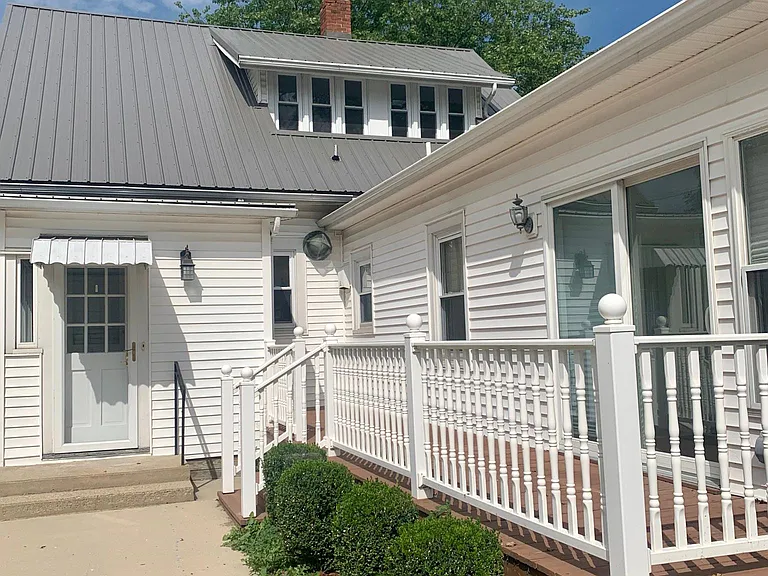 251 E Main St — Photo 28