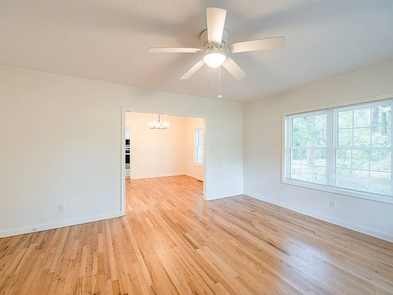 706 E Pinetree Blvd — Photo 54