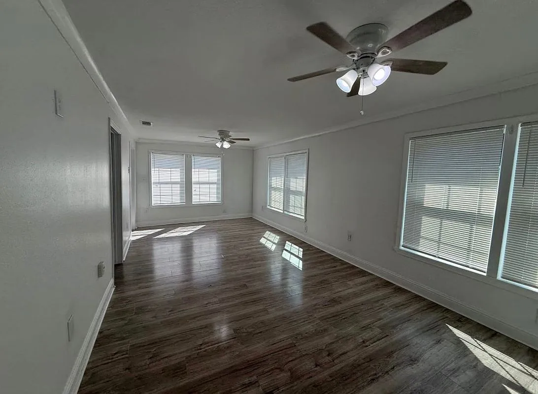 3 bed, 2.0 bath, 1287 sqft, $1,600 — Photo 3