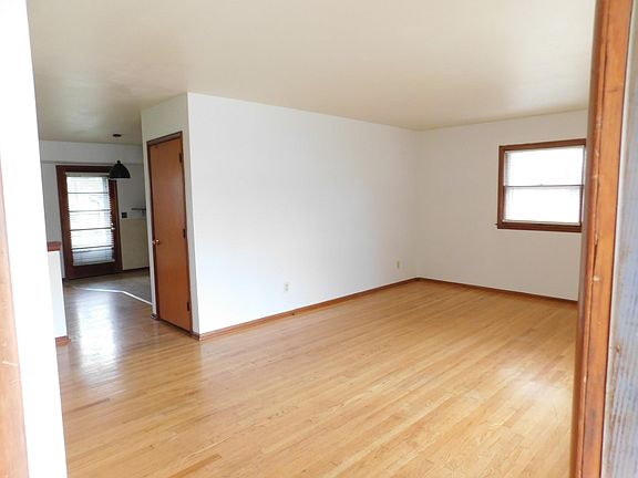 3rd image of 2219 Wilmette Dr