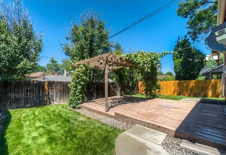 2063 S Pearl St — Photo 24