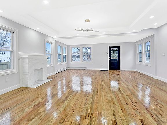 4th image of 11943 189th St
