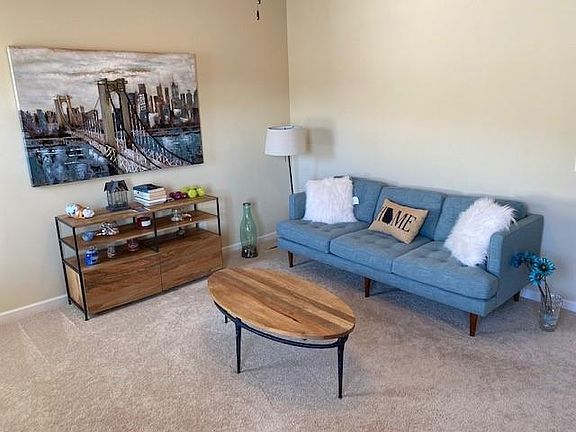 4th image of 139 Highland Pointe Cir E