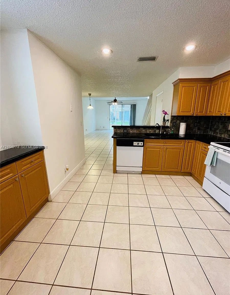 Sectors 3 & 4 Boundary Pl — Photo 4