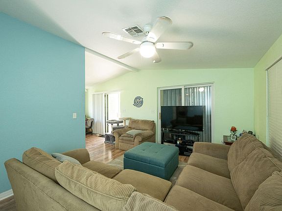 4th image of 206 4th St