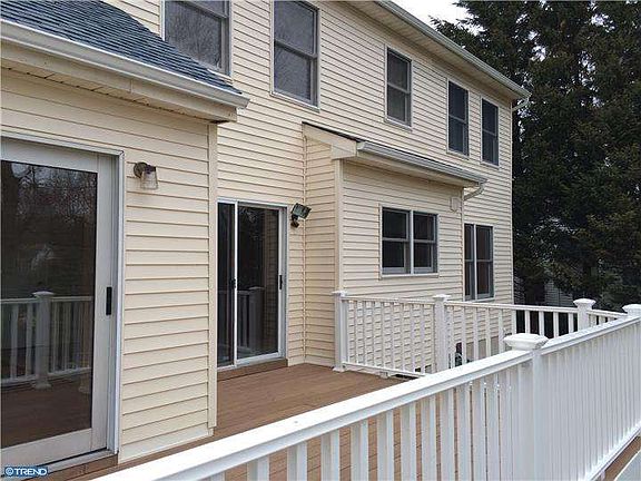 3rd image of 215 Beau Tree Dr