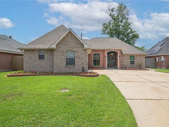 2nd image of 318 Madewood Dr