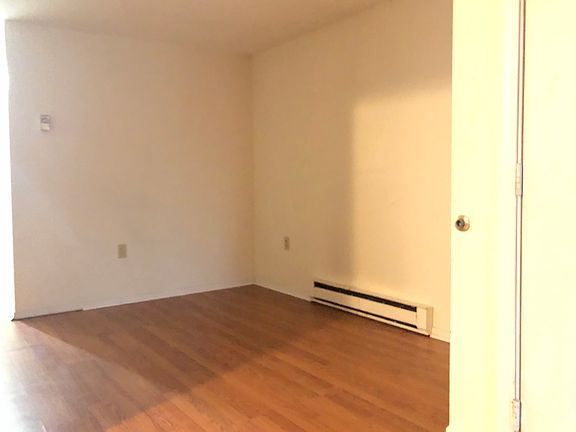 3rd image of 405 Whiton St #12E