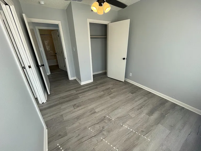811 Oasis St — Photo 11