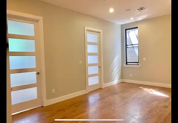 4th image of 1503 Gates Ave #1R