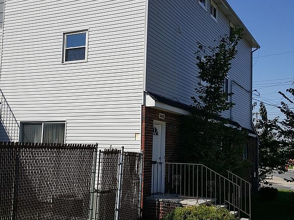 3rd image of 551 Stewart Ave