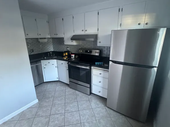 460 Burritt St #3A, New Britain, CT 06053