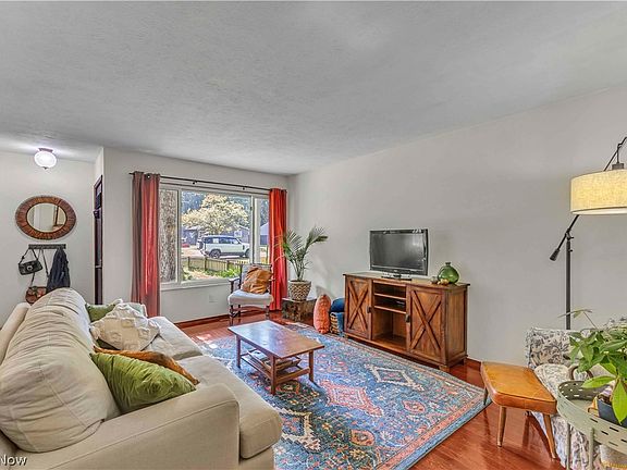 4th image of 5290 Wellesley Ave