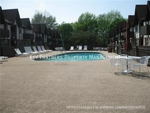 6212 Robinson St #3 — Photo 11