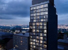 458 Richmond St W