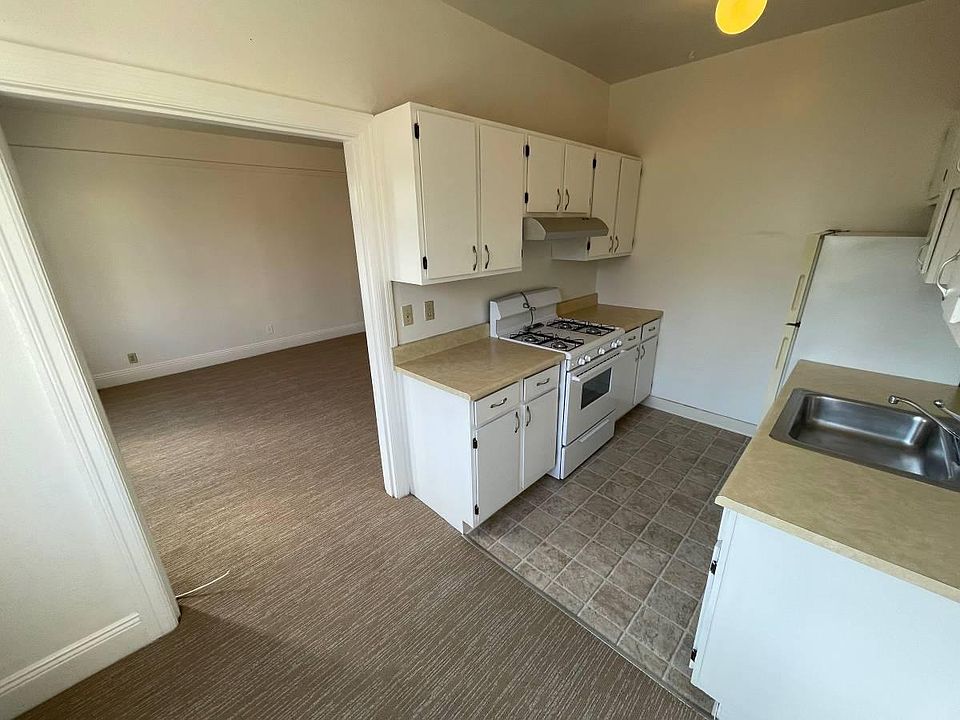1st image of 2453 Lombard St APT 206