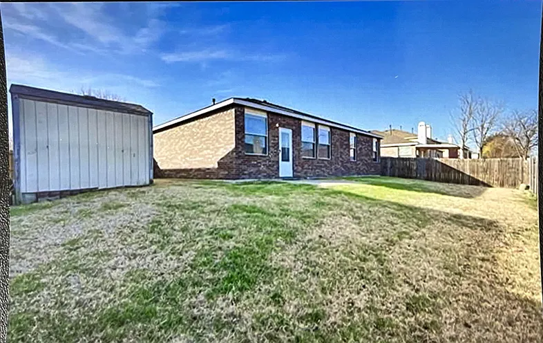 3 bed, 1817 sqft, $2,200 — Photo 3