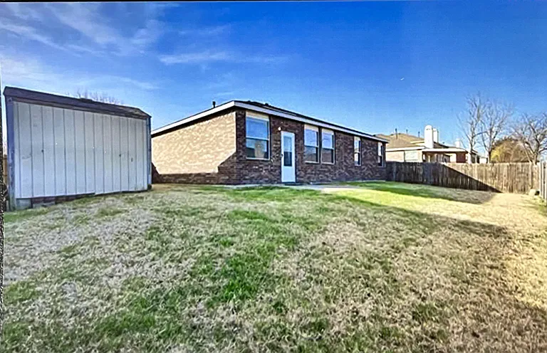 903 Dunkirk Ln — Photo 5