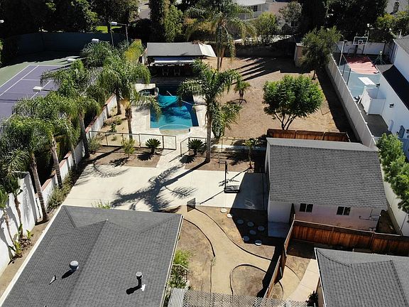 5th image of 5022 Woodley Ave