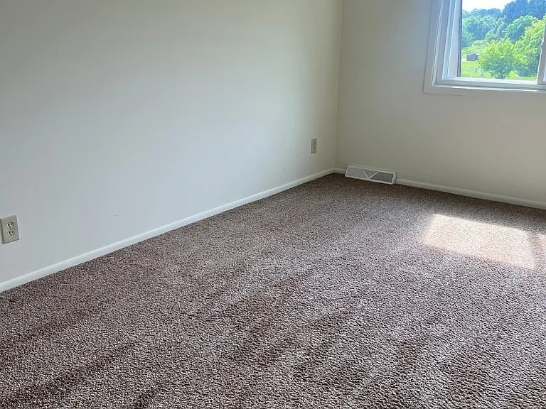 146 W Falls Rd — Photo 6