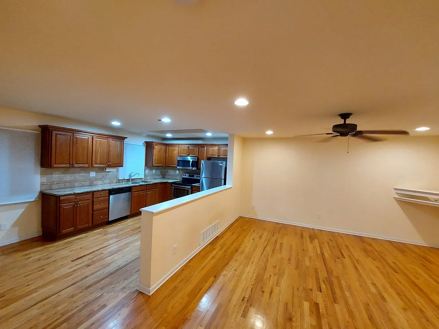 2 bed, 1200 sqft, $2,500 — Photo 2