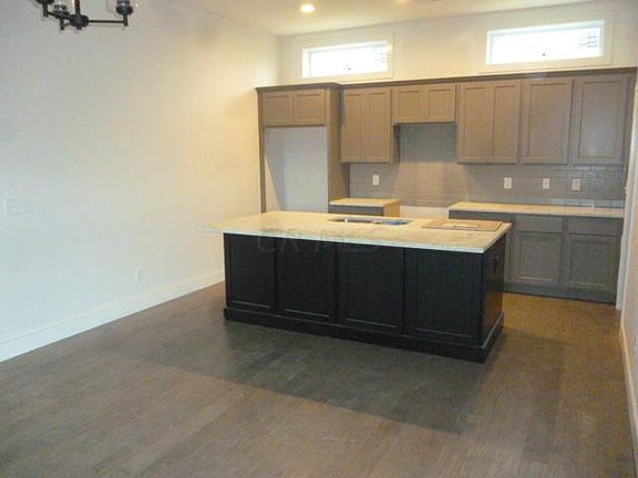 5th image of 305 Middleburn St