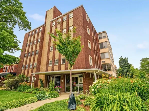 38 Charlton Ave W #402, Hamilton, ON L8P 2C1