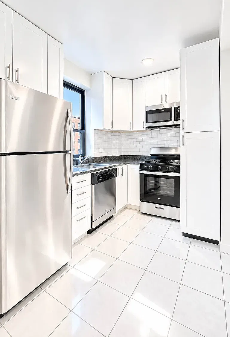 106 West 69th Street — Photo 4