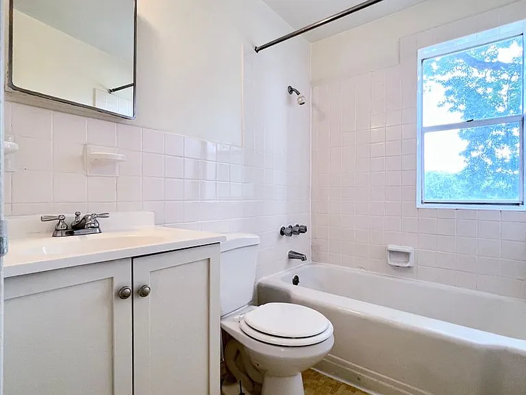 Latham Park Manor — Photo 58