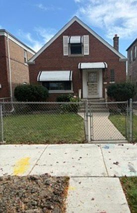 1st image of 10505 S Rhodes Ave