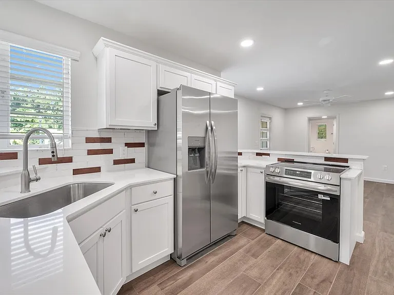 834 Jefferson Ave — Photo 6