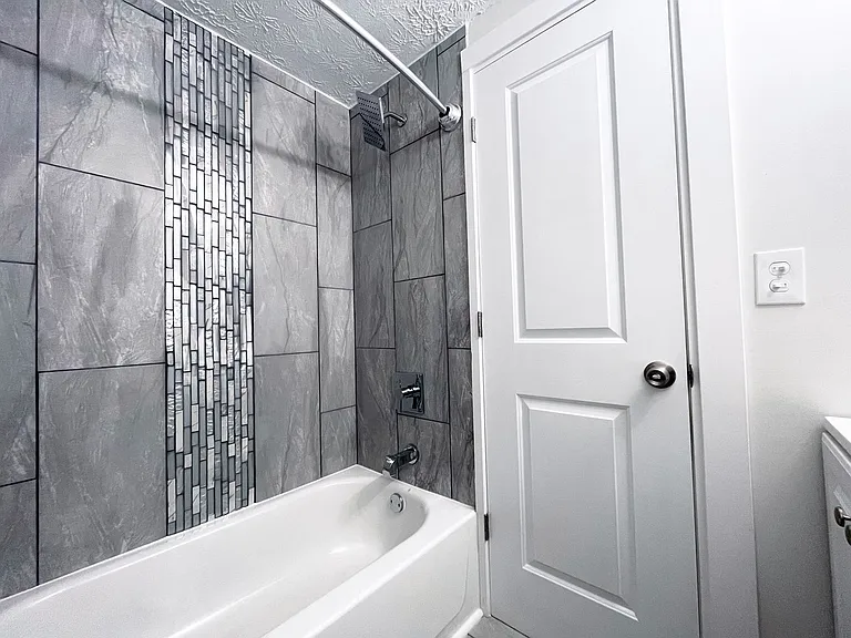 Pine Grove Apartments — Photo 39
